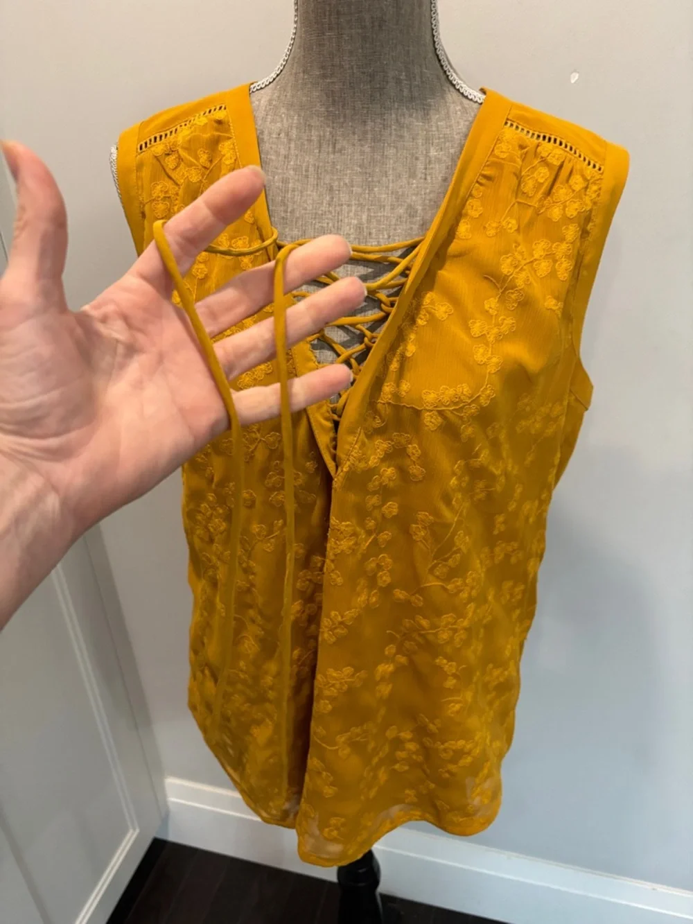 Anthro Maeve Mustard Lace Up Tank Embroidered Sleeveless Top Medium - Picture 11 of 14